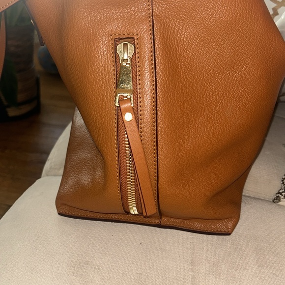 Chloe Dilan Tote is guaranteed 100% authentic. - Picture 5 of 10